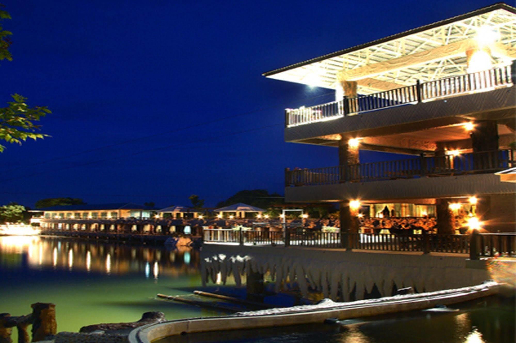 Chart Trip Resort Nakhonratchasima Exteriör bild