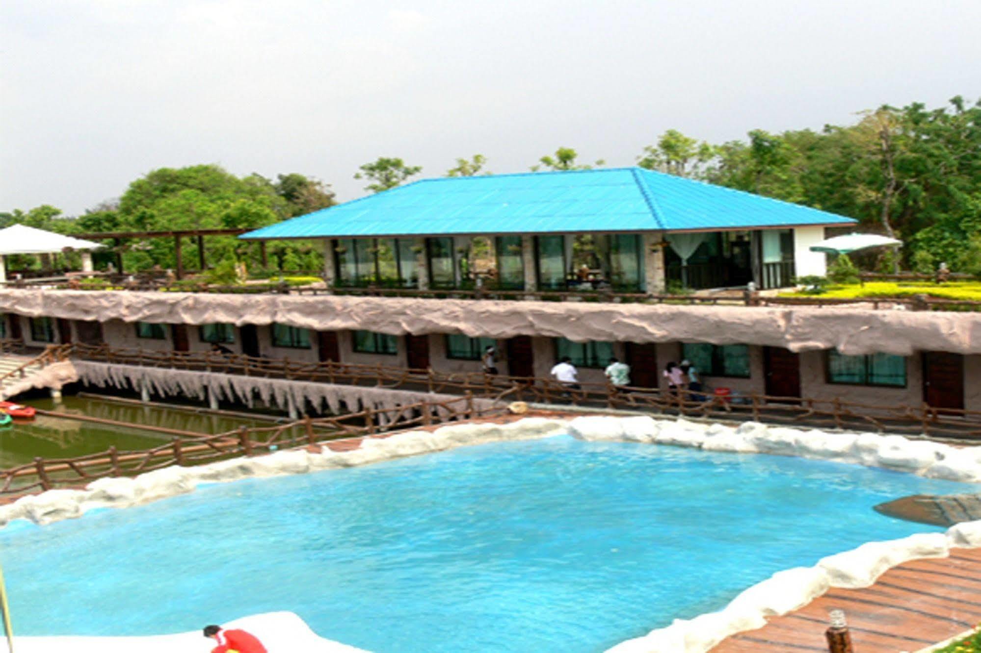 Chart Trip Resort Nakhonratchasima Exteriör bild