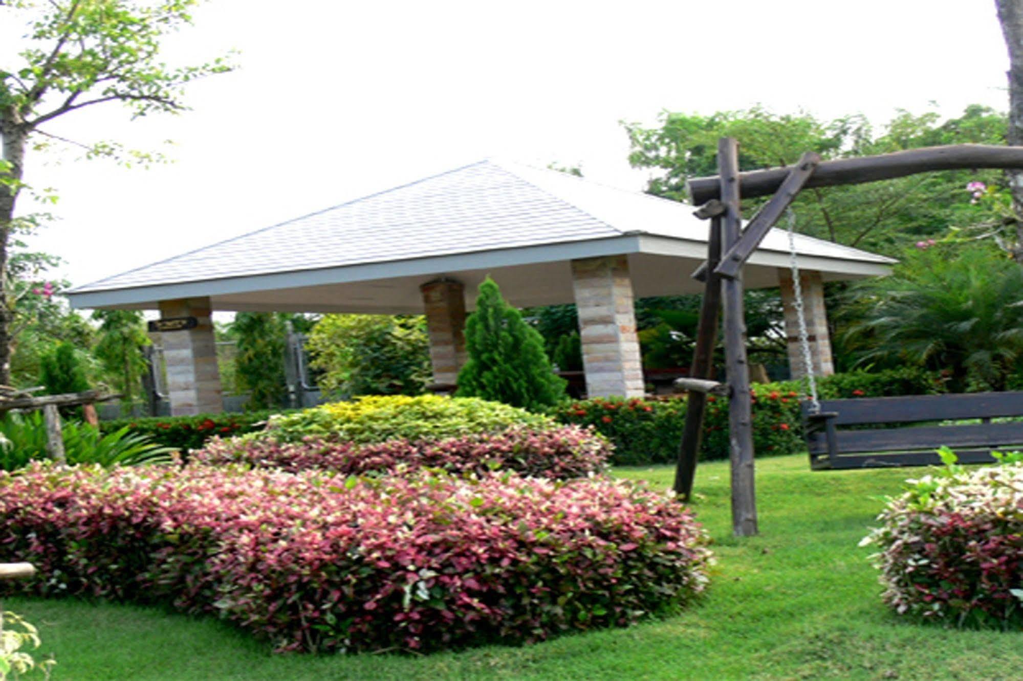 Chart Trip Resort Nakhonratchasima Exteriör bild