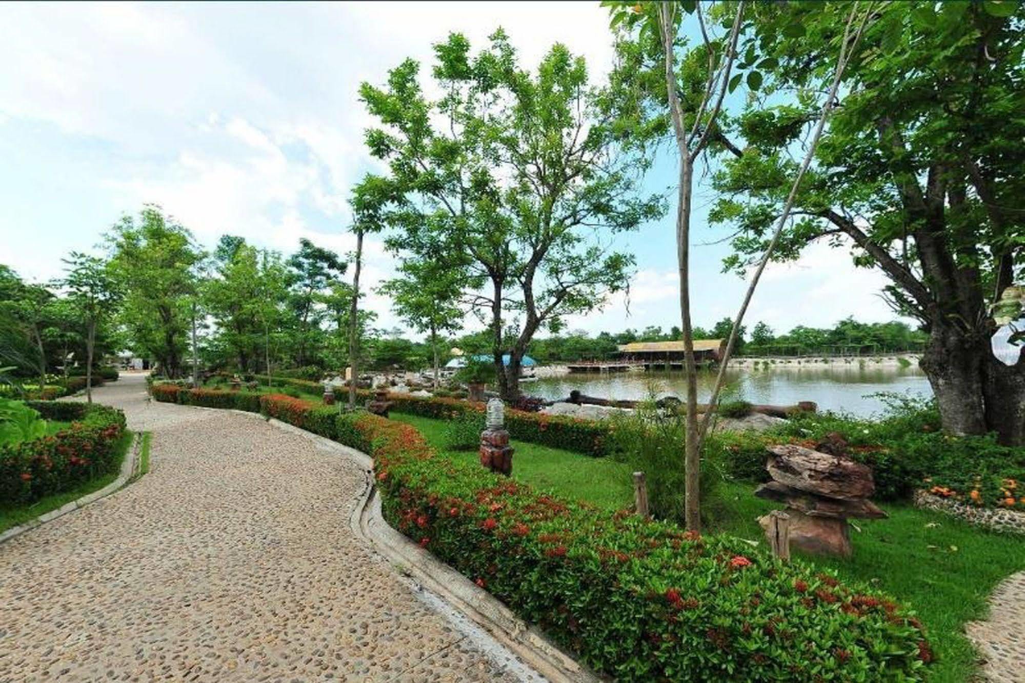 Chart Trip Resort Nakhonratchasima Exteriör bild